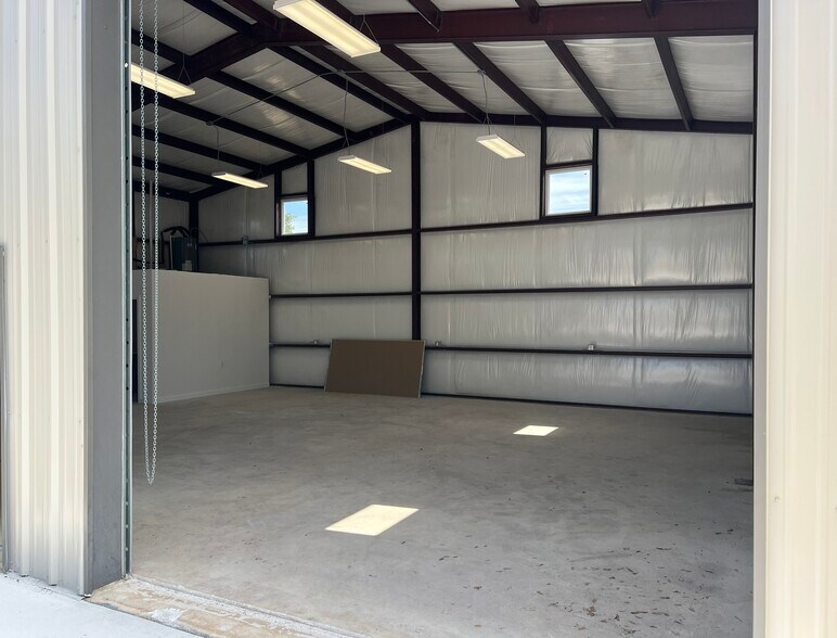 More Photos Of 25102 Whitney Dr, Spicewood Warehouse For Sale