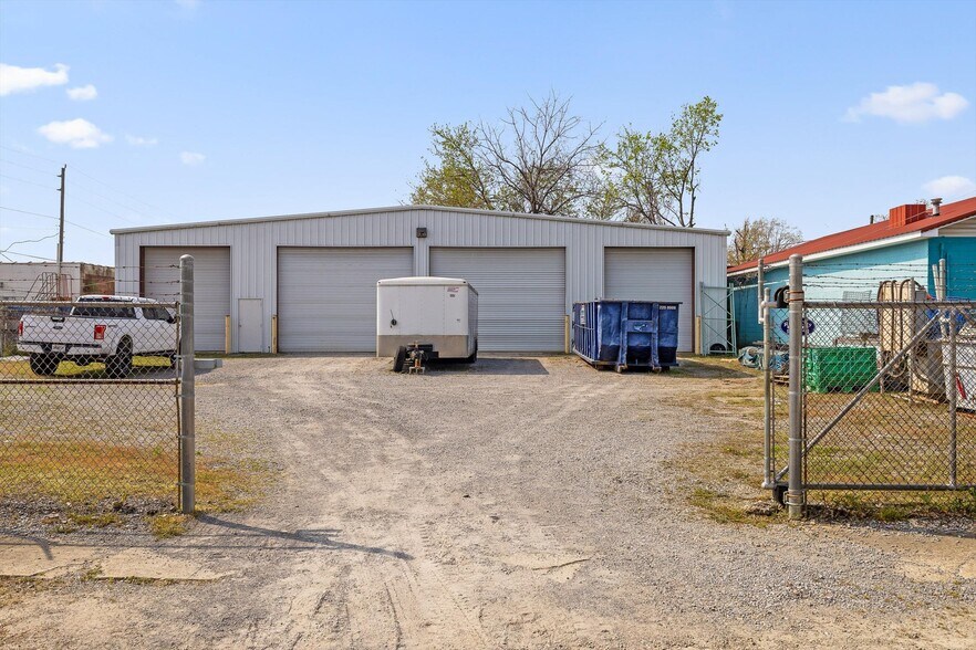 More Photos Of 1801 E 23rd St, Chattanooga Light Distribution For Lease