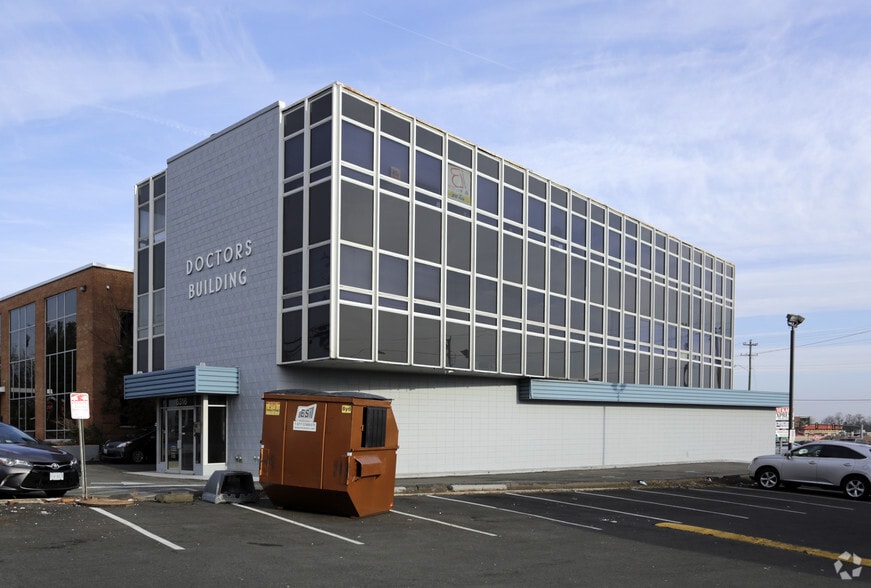 More Photos Of 6316 Castle Pl, Falls Church Medical For Lease