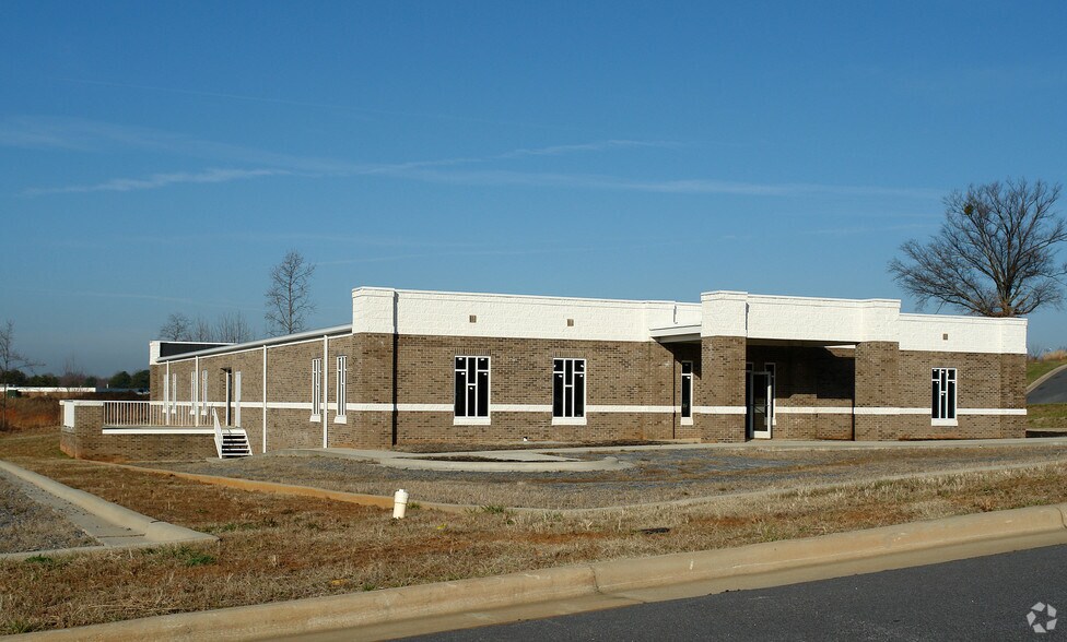 More Photos Of 1105 8th Court St SE, Hickory Office For Sale
