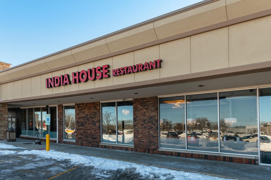 More Photos Of 675 W Golf Rd, Hoffman Estates Storefront For Lease