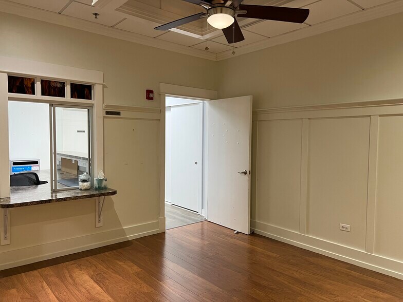 More Photos Of 2172 Blackberry Dr, Geneva Medical For Lease