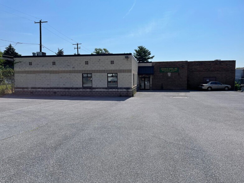 More Photos Of 2312 Woodlawn St, Harrisburg Warehouse For Sale