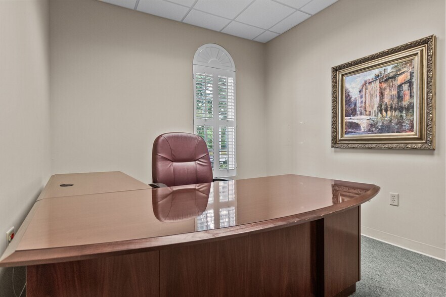 More Photos Of 239 Cedric St, Leesburg Office For Sale