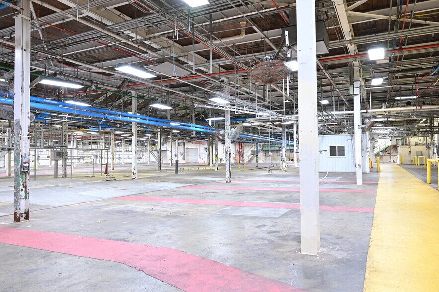 More Photos Of 680 E John St, Markesan Warehouse For Lease