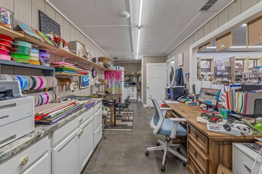 More Photos Of 120 E Blackjack St, Dublin Storefront For Sale