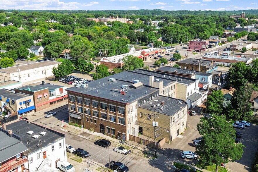 More Photos Of 904 Rice St, Saint Paul Apartments For Lease