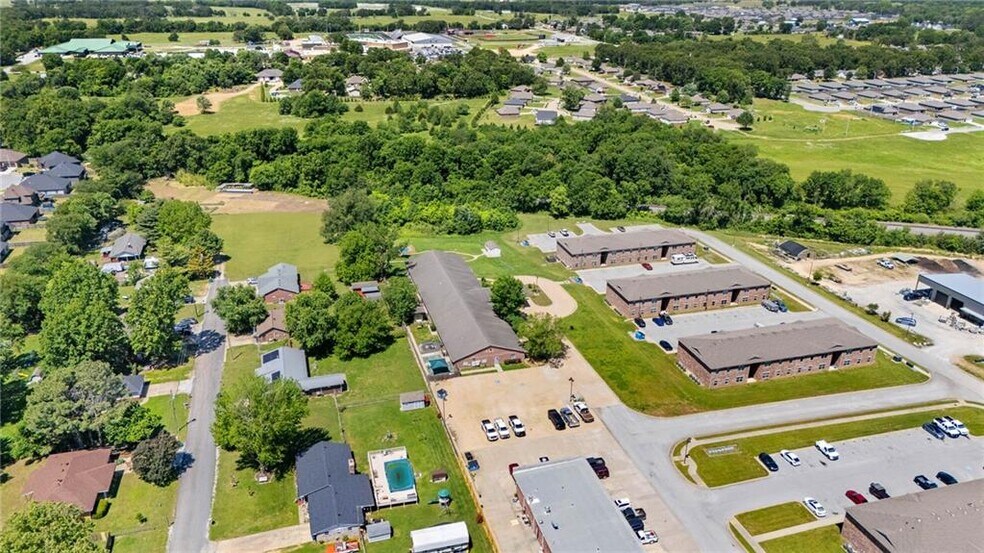More Photos Of 185 Rebecca St, Gentry Office For Sale