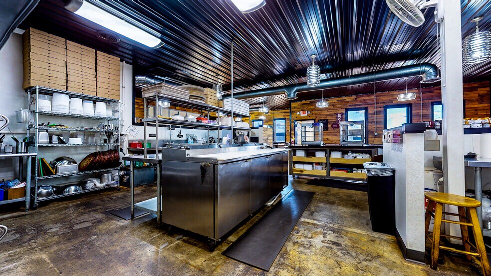 More Photos Of 1794 Harrington Memorial Rd, Mansfield Bar For Sale
