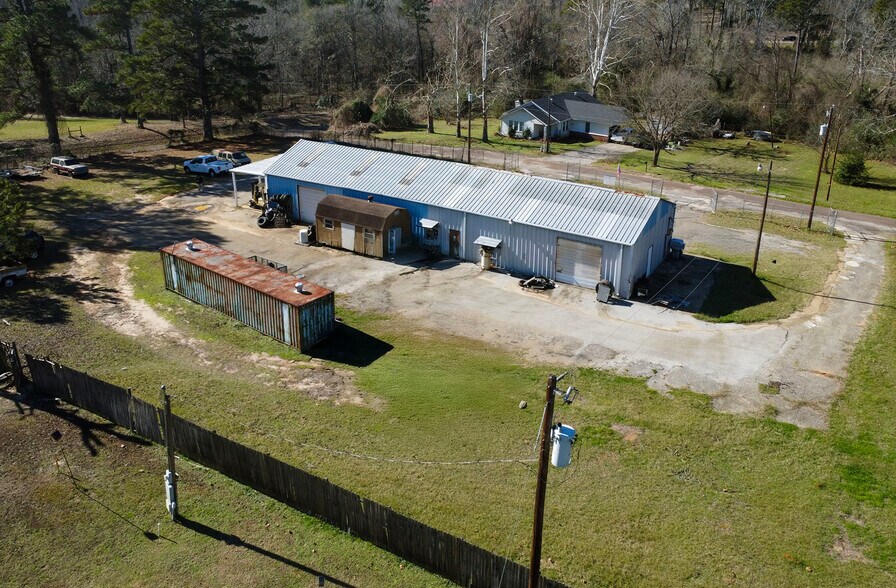 More Photos Of 1011 Redbud, Overton Warehouse For Sale