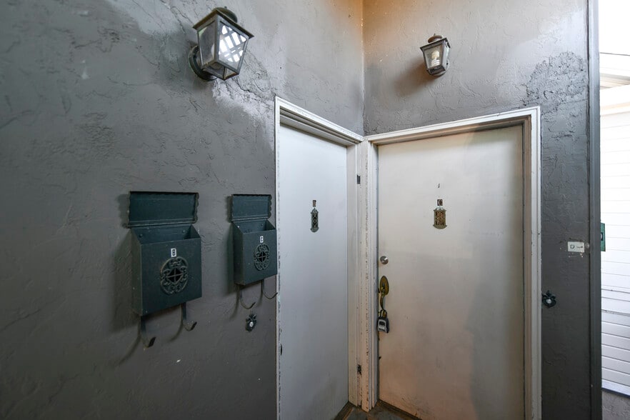 More Photos Of 1519 Main St, Napa Storefront Retail Residential For Sale