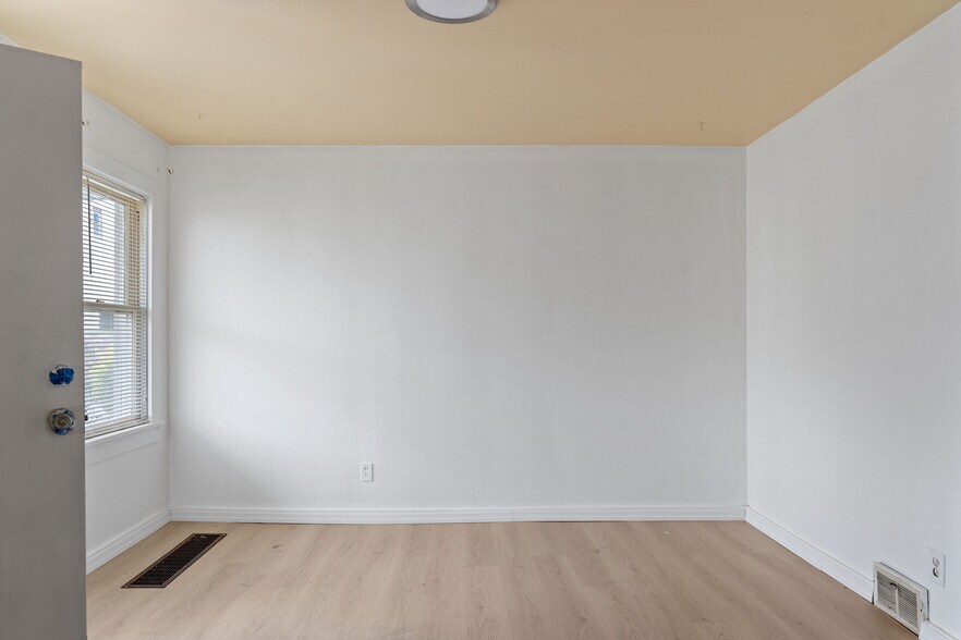 More Photos Of 301 Squires Ave, Endicott Apartments For Sale