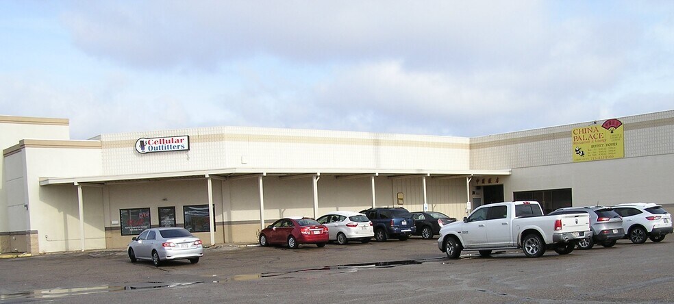 More Photos Of 2111-2113 8th St S, Wisconsin Rapids General Retail For Lease