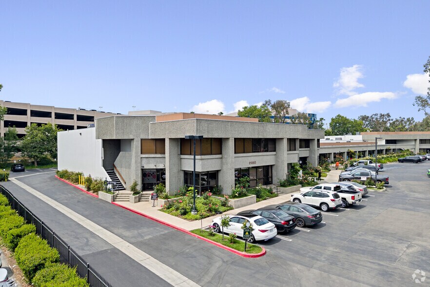 Primary Photo Of 21250 Califa St, Woodland Hills Research And Development For Lease