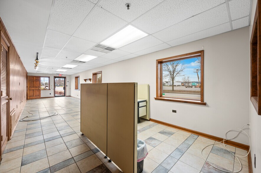 More Photos Of 1441 Central Ave, Columbus Auto Repair For Lease