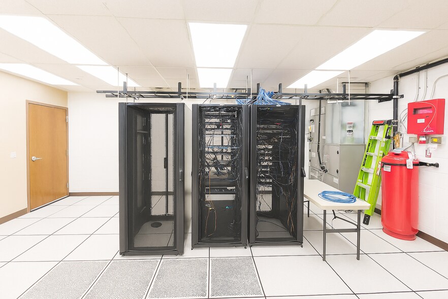 More Photos Of 900 Kraft Dr SE, Melrose Light Distribution For Lease