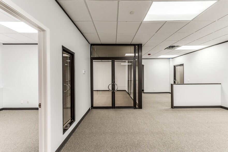 More Photos Of 25000 Pitkin Rd, Spring Office For Lease