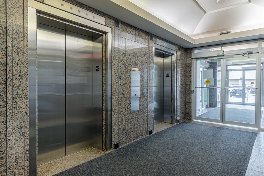 More Photos Of 979 Av De Bourgogne, Québec Office For Lease