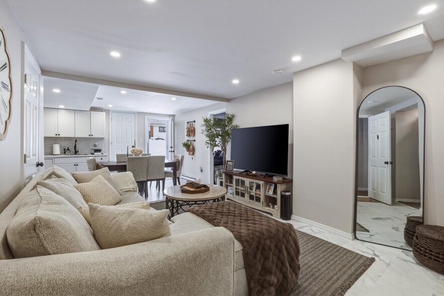 More Photos Of 150 N Delaware Ave, Lindenhurst Storefront Retail Residential For Sale