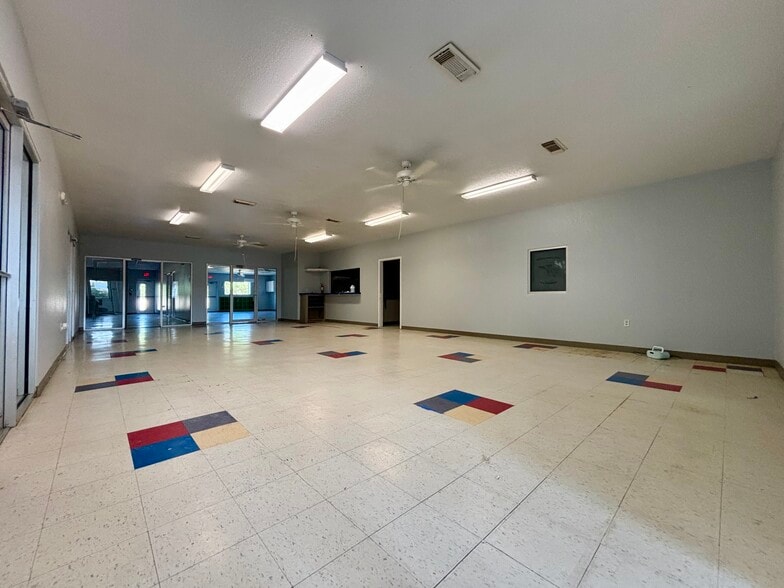 More Photos Of 1141 Brazosport Blvd N, Richwood Daycare Center For Lease