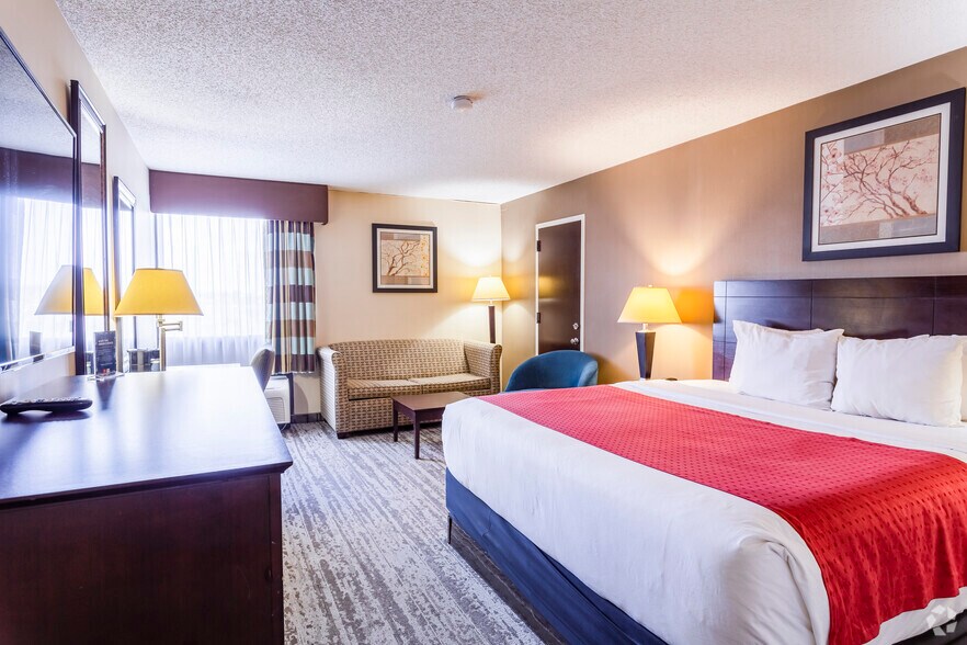 More Photos Of 441 Rio Concho Dr, San Angelo Hotel For Sale