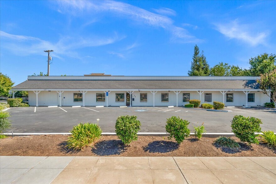 More Photos Of 324-330 Bullard Ave, Clovis Office For Sale