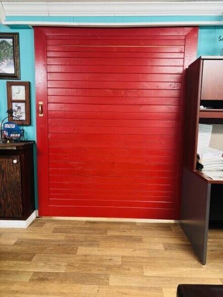 More Photos Of 240 Boykin Ct, Clinton Office For Sale