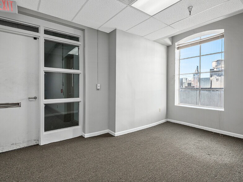 More Photos Of 9 SW Pack Sq, Asheville Office For Lease