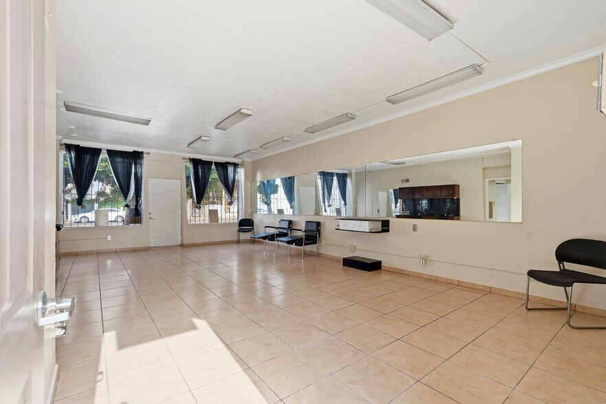 More Photos Of 2048-2050 W Florence Ave, Los Angeles Office For Sale