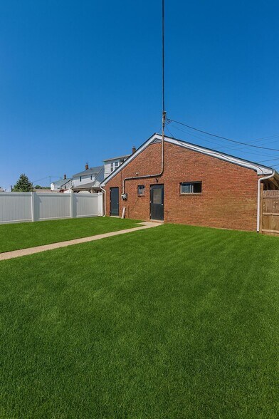 More Photos Of 3579 Merrick Rd, Seaford Office For Lease