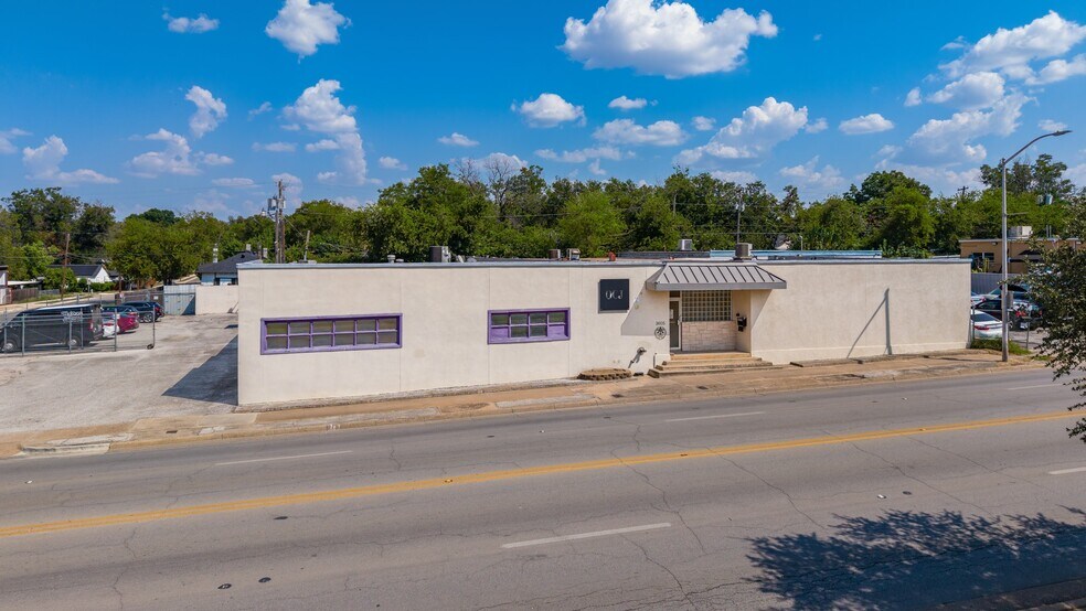 More Photos Of 3605 McCart Ave, Fort Worth Distribution For Lease