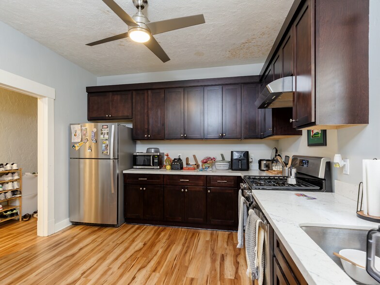 More Photos Of 1830 NW 23rd Pl, Portland Apartments For Sale