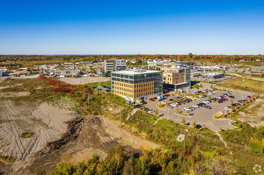 More Photos Of 6485 Rue Doris-Lussier, Boisbriand Office For Lease