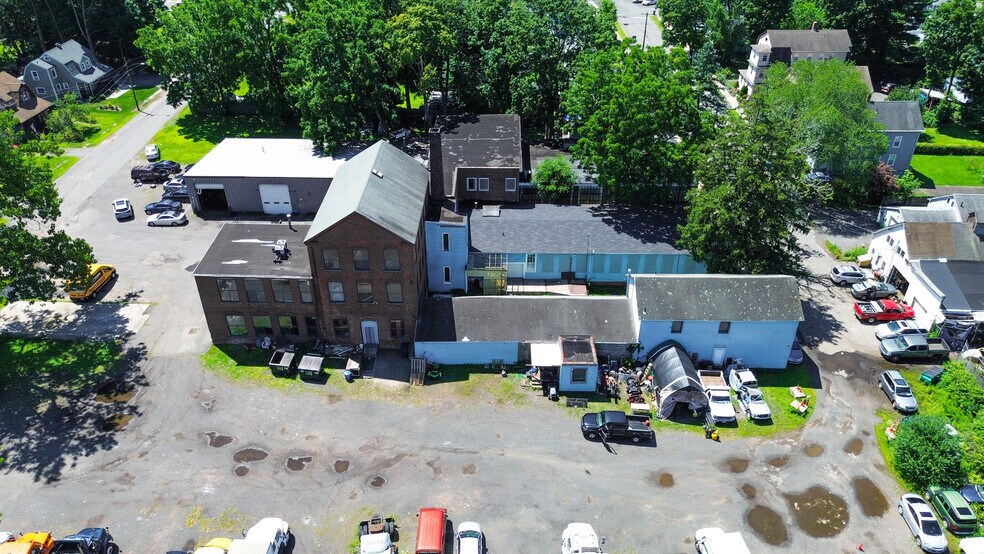 More Photos Of 47 Billard St, Meriden Showroom For Sale