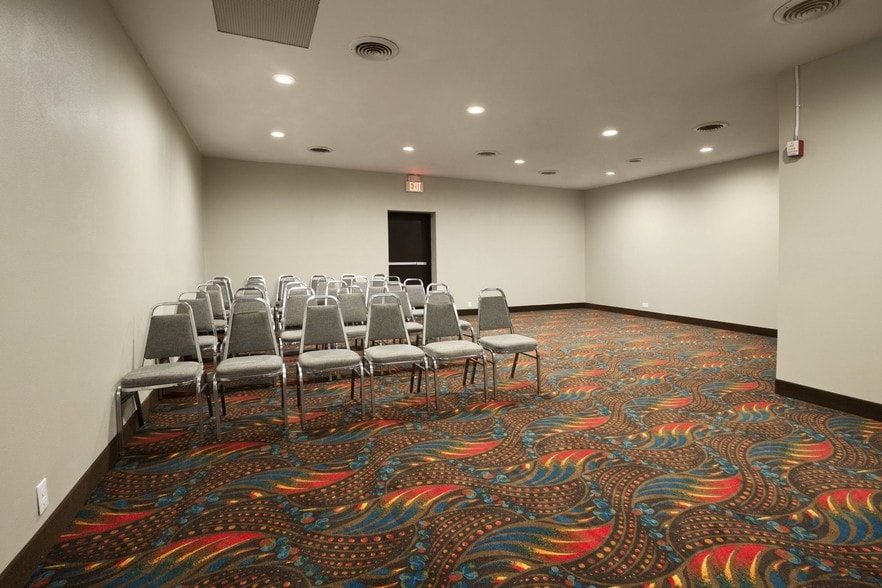 More Photos Of 810 E Trudgeon St, Henryetta Hotel For Sale
