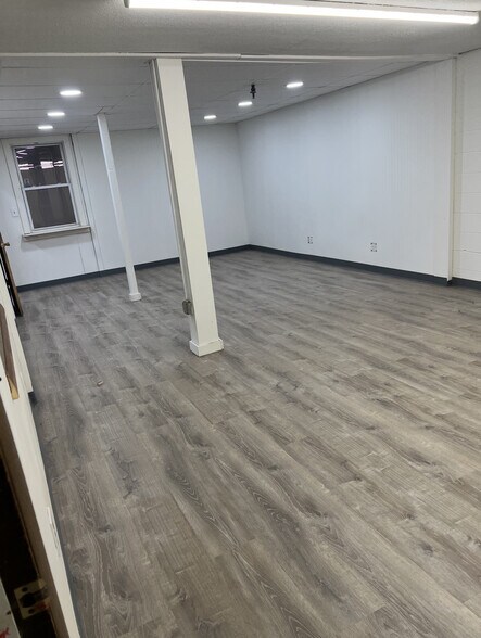 More Photos Of 764 Prairie St, Aurora Warehouse For Lease