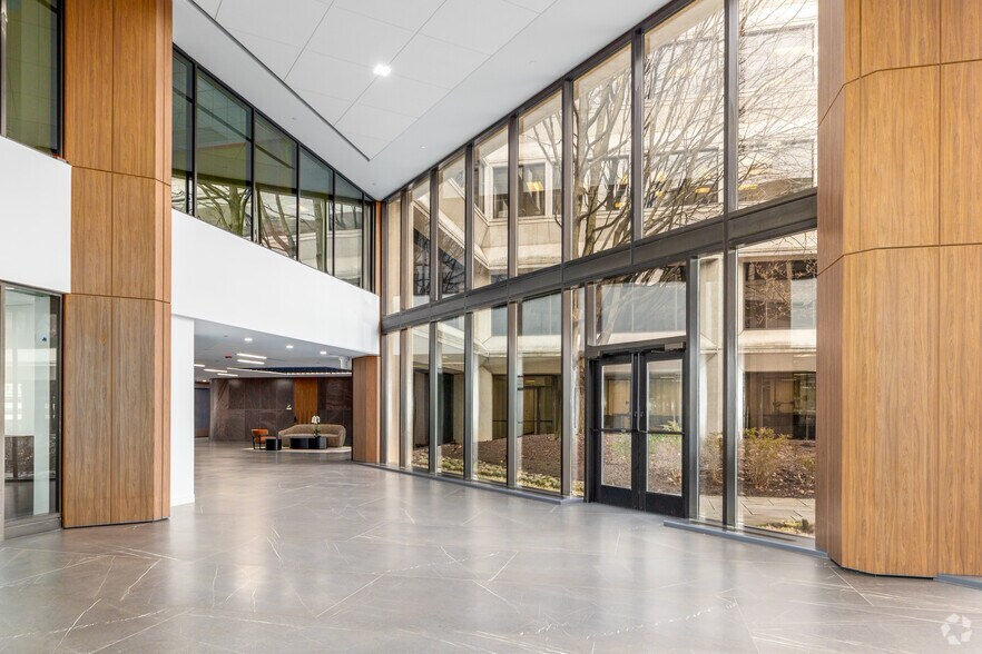 More Photos Of 2211-2215 S York Rd, Oak Brook Office For Lease