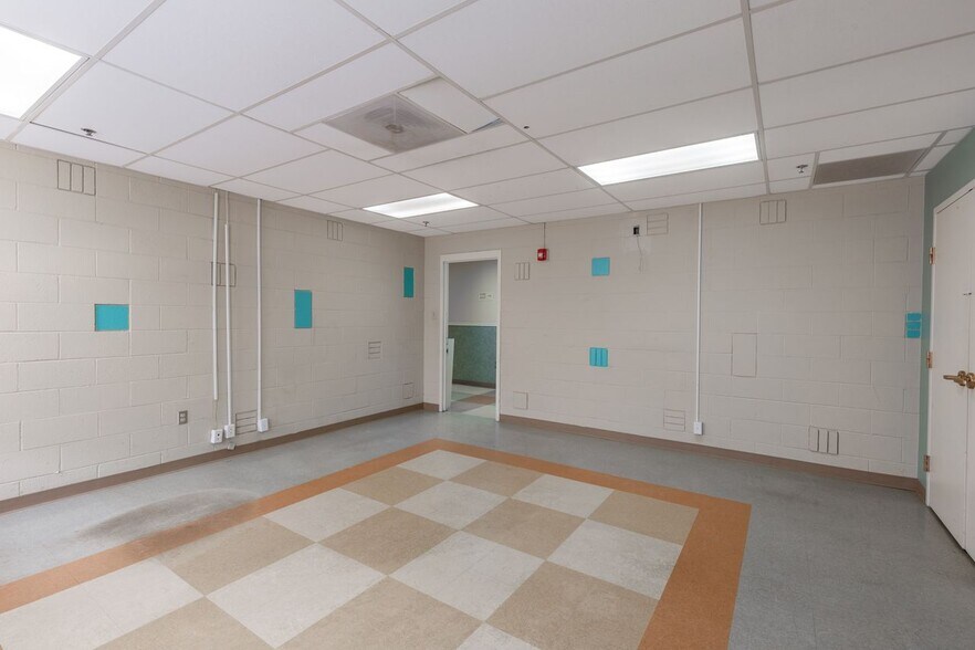 More Photos Of 1500 14th St, Lubbock Religious Facility For Sale