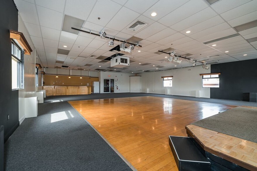 More Photos Of 21-23 Main St, Gloucester Movie Theatre For Lease