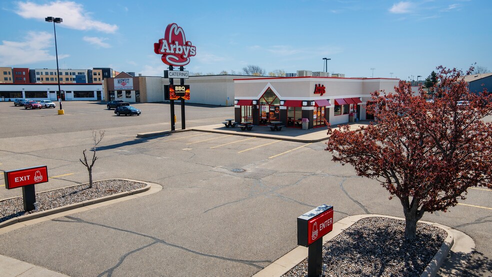 More Photos Of 2821 Hendrickson Dr, Eau Claire Fast Food For Sale