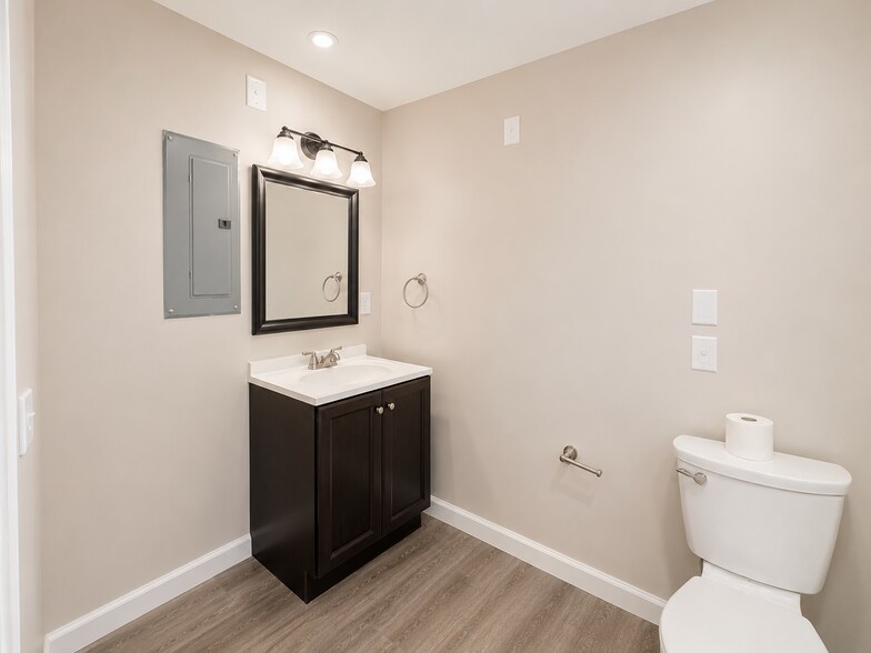 More Photos Of 82 Main St, East Hampton Apartments For Sale