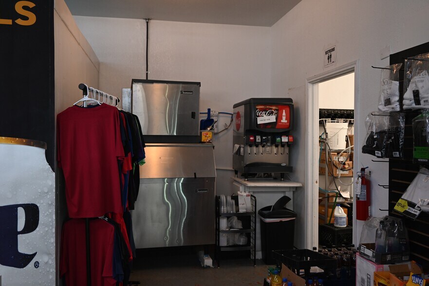 More Photos Of 1722 Cimarron Trl, Wichita Falls Specialty For Sale