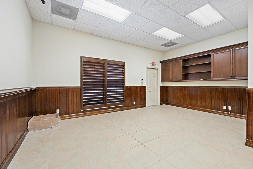 More Photos Of 212 N U.S. Hwy 1, Tequesta Warehouse For Lease