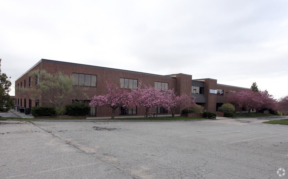 More Photos Of 76 Hammarlund Way, Middletown Office For Lease