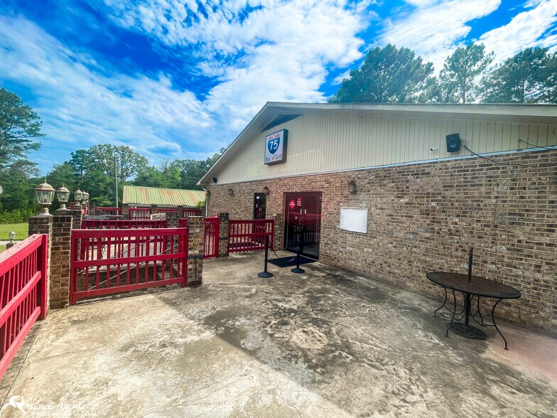 More Photos Of 1182 GA Highway 83 S, Forsyth General Retail For Sale