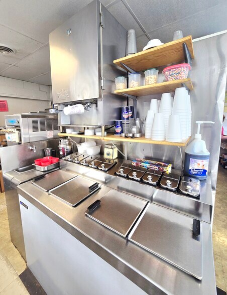 More Photos Of 301 Main St, Fairfax Fast Food For Sale