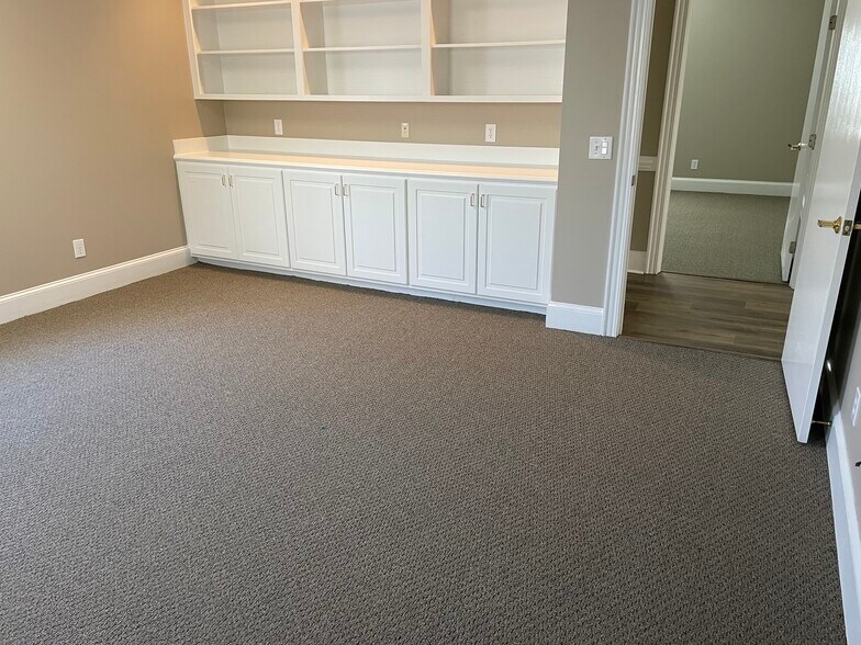 More Photos Of 704 Cromwell Dr, Greenville Office For Lease