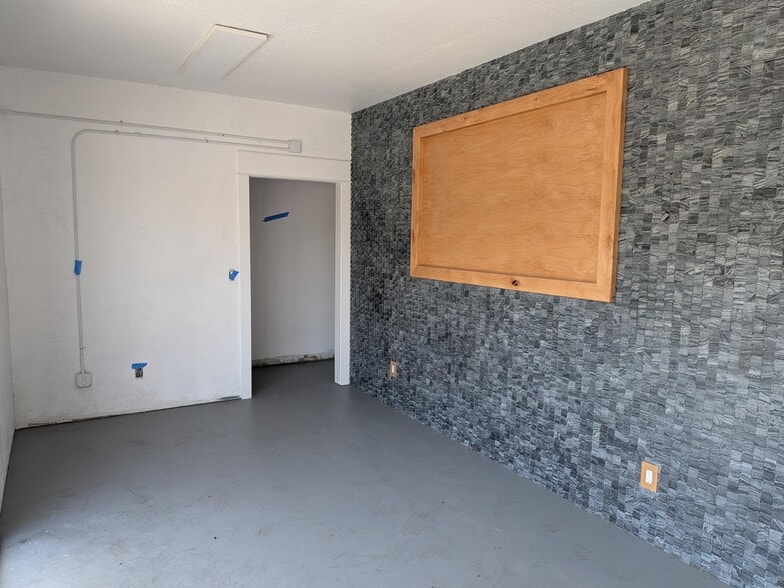 More Photos Of 5 Hangar Way, Watsonville Service For Lease