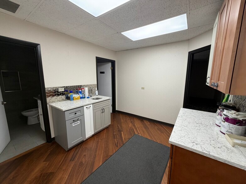 More Photos Of 640 W Tennessee Ave, Denver Light Distribution For Sale