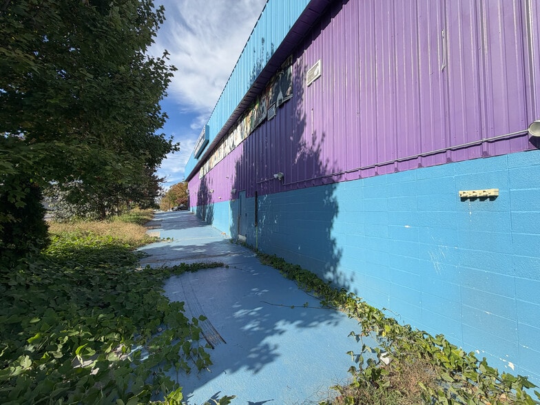 More Photos Of 900 W Chapel Rd, Asheville Showroom For Sale